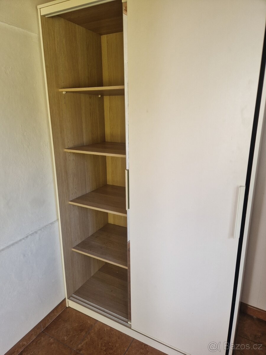 Šatní skříň se zrcadlem - 2