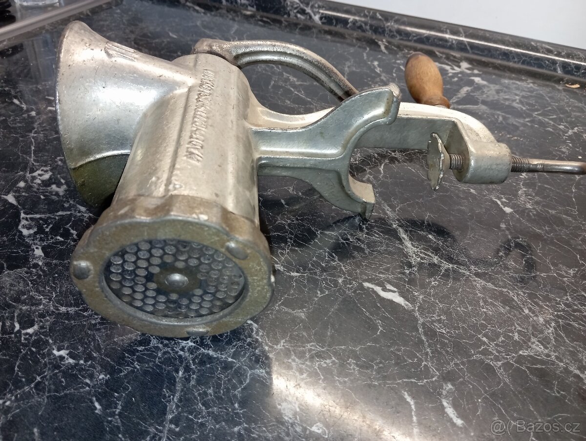 RETRO MLÝNEK NA MASO - 2