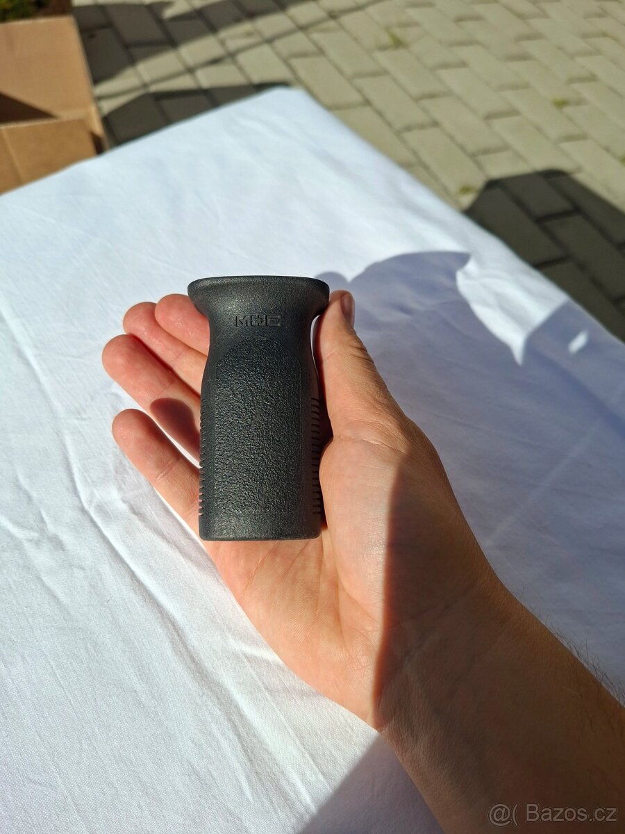 Airsoft rukojeti/gripy na KeyMod předpažbí - 2