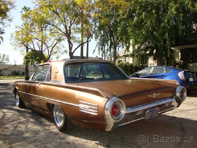 1961 Ford Thunderbird - 2