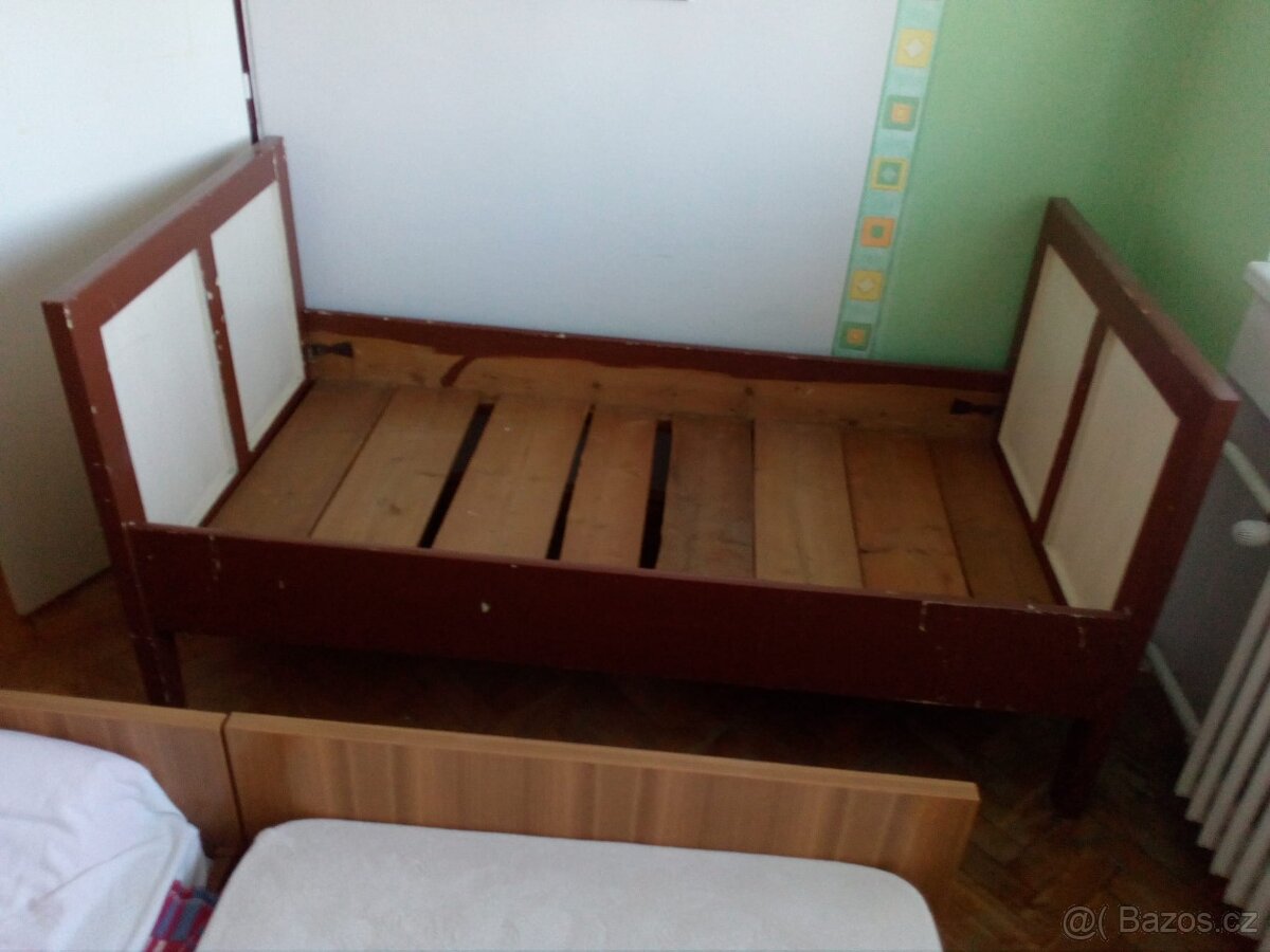 Dřevěná postel - 2