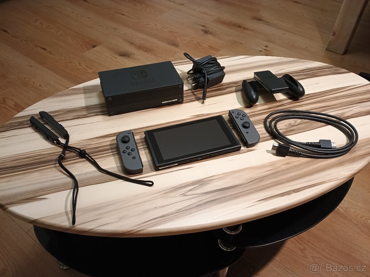 Nintendo Switch - Grey Joy-Con + 3 hry – skvělý stav - 2
