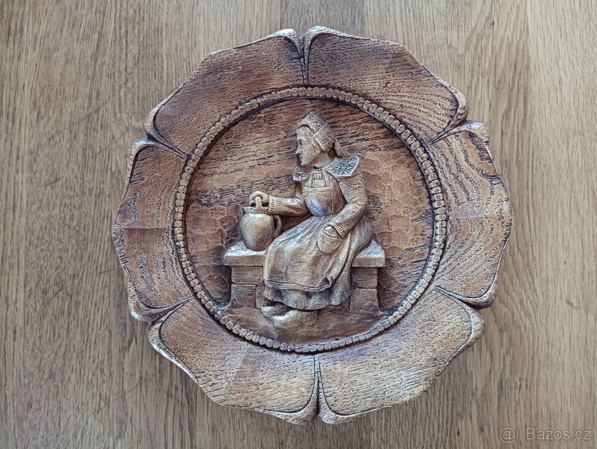 BRETAŇSKÉ PÁROVÉ DŘEVĚNÉ RUČNĚ VYŘEZANÉ TALÍŘE - 2