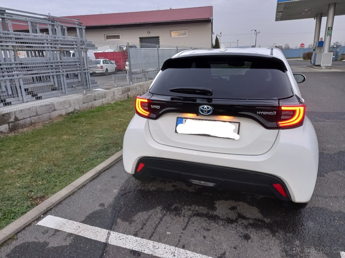 Toyota Yaris 1.5 HYBRID ,zakoupeno v ČR - 2