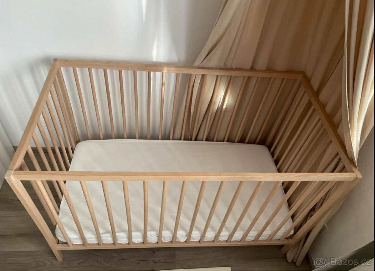 Dětská postýlka + matrace - 2