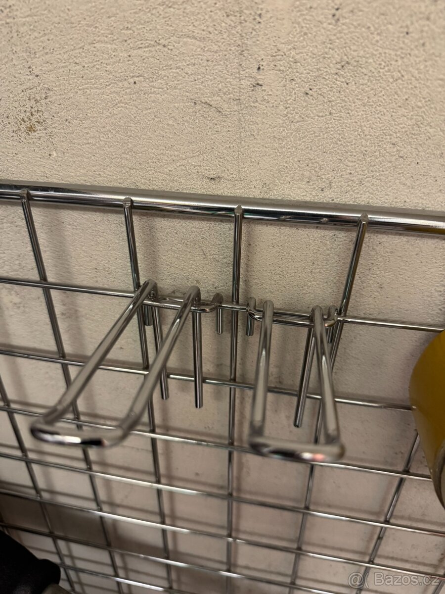 Ocelový háček - 2