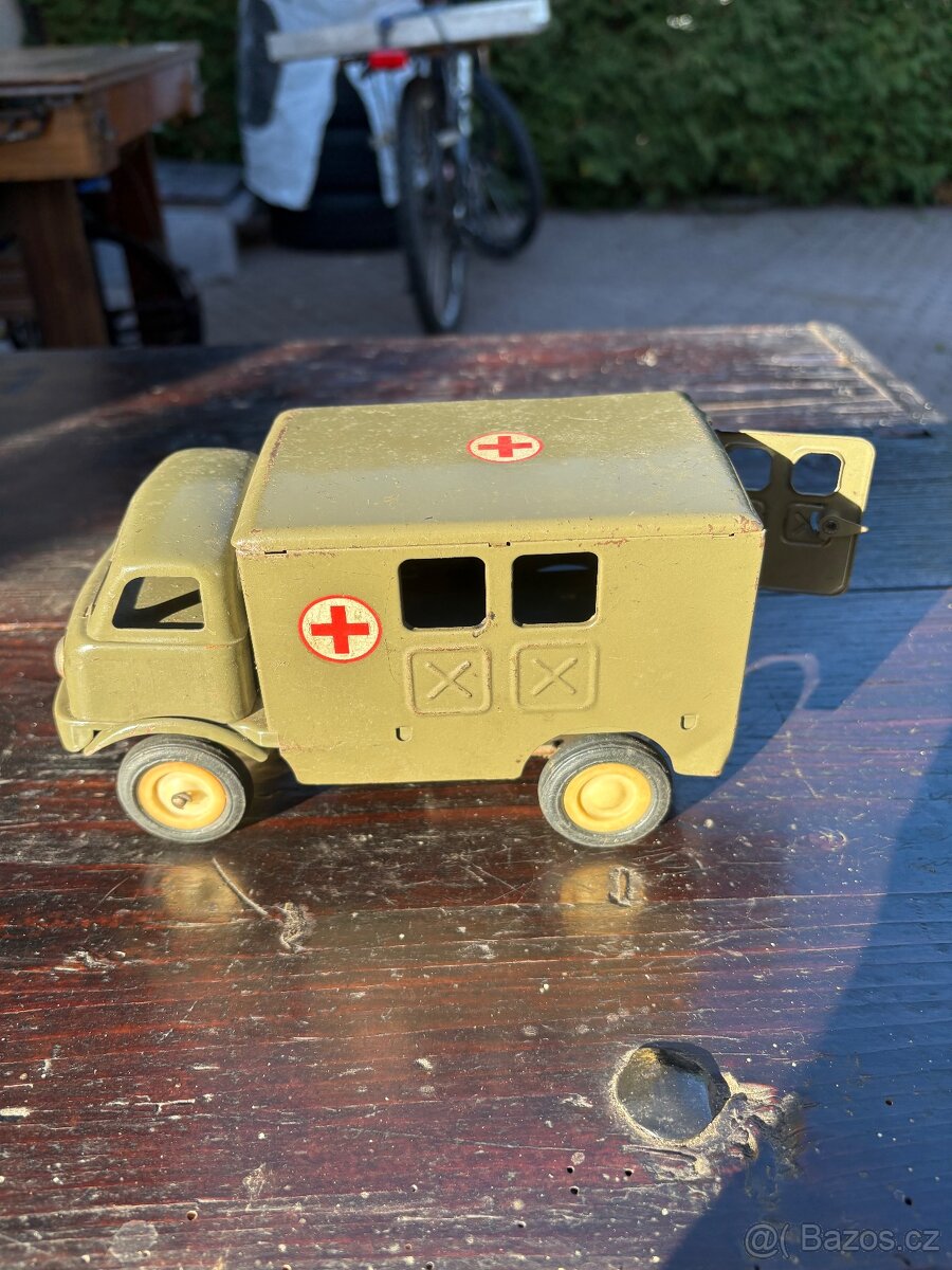 Tatra 805 sanitka na klíček - 2