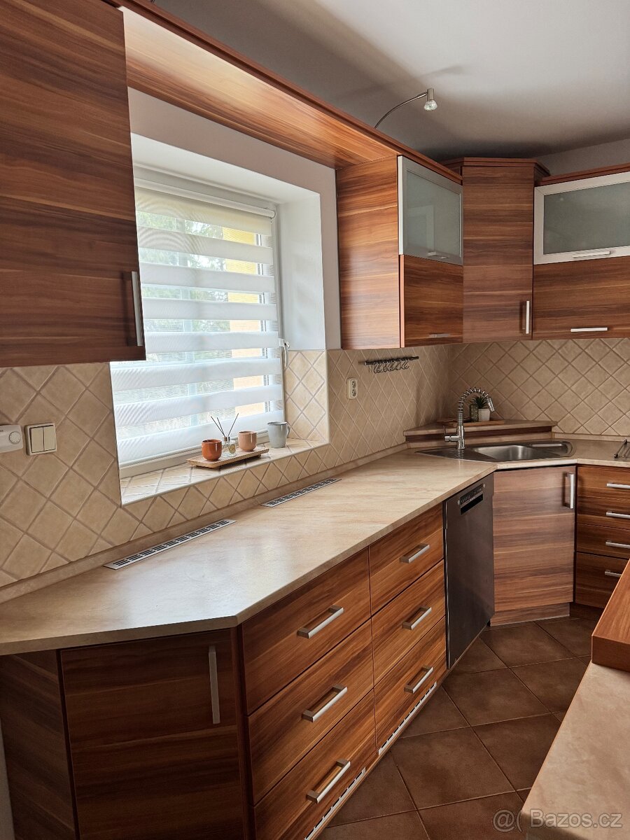 Kuchyne + jídelna a obývák - 2