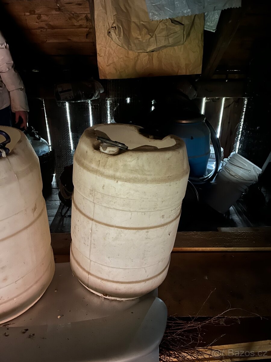 Plastové barely/sudy - 2