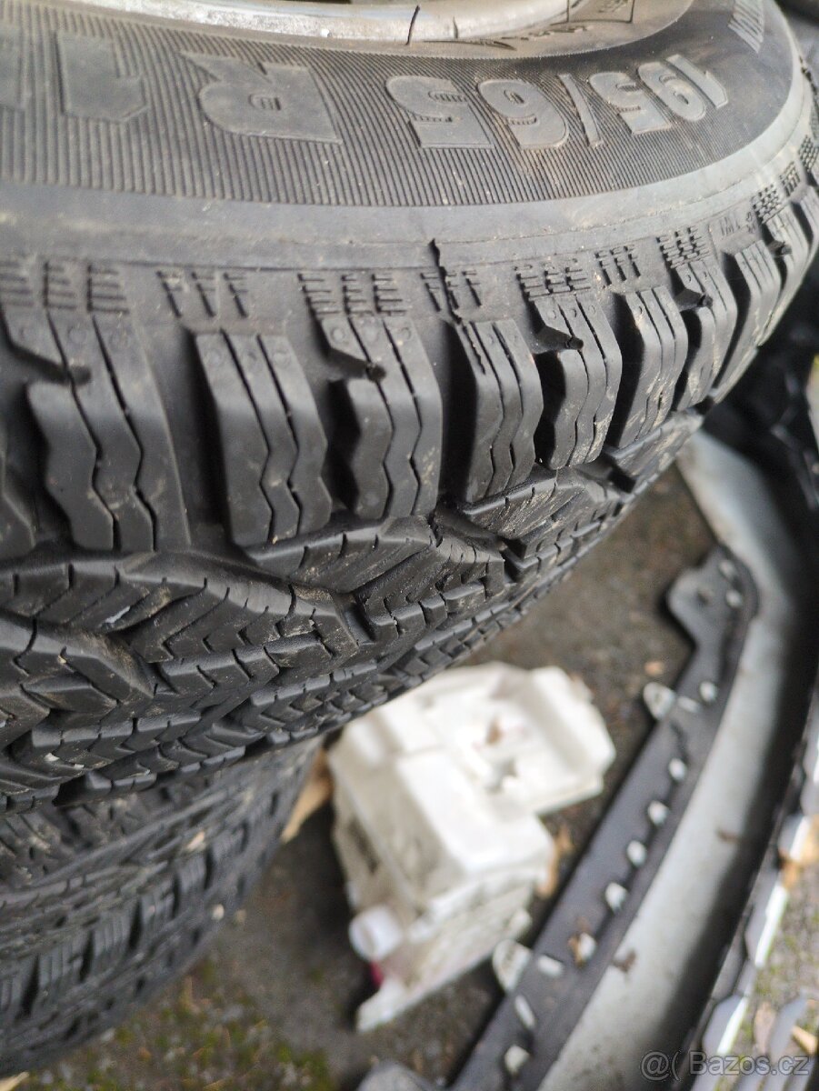 Sada pneu s ALU disky originál 15" 5x100 pneu 196/65R15 - 2