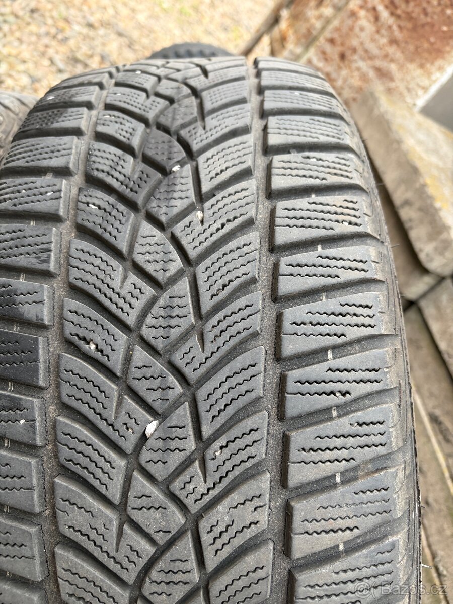 Pneu 215/55 r17 - 2