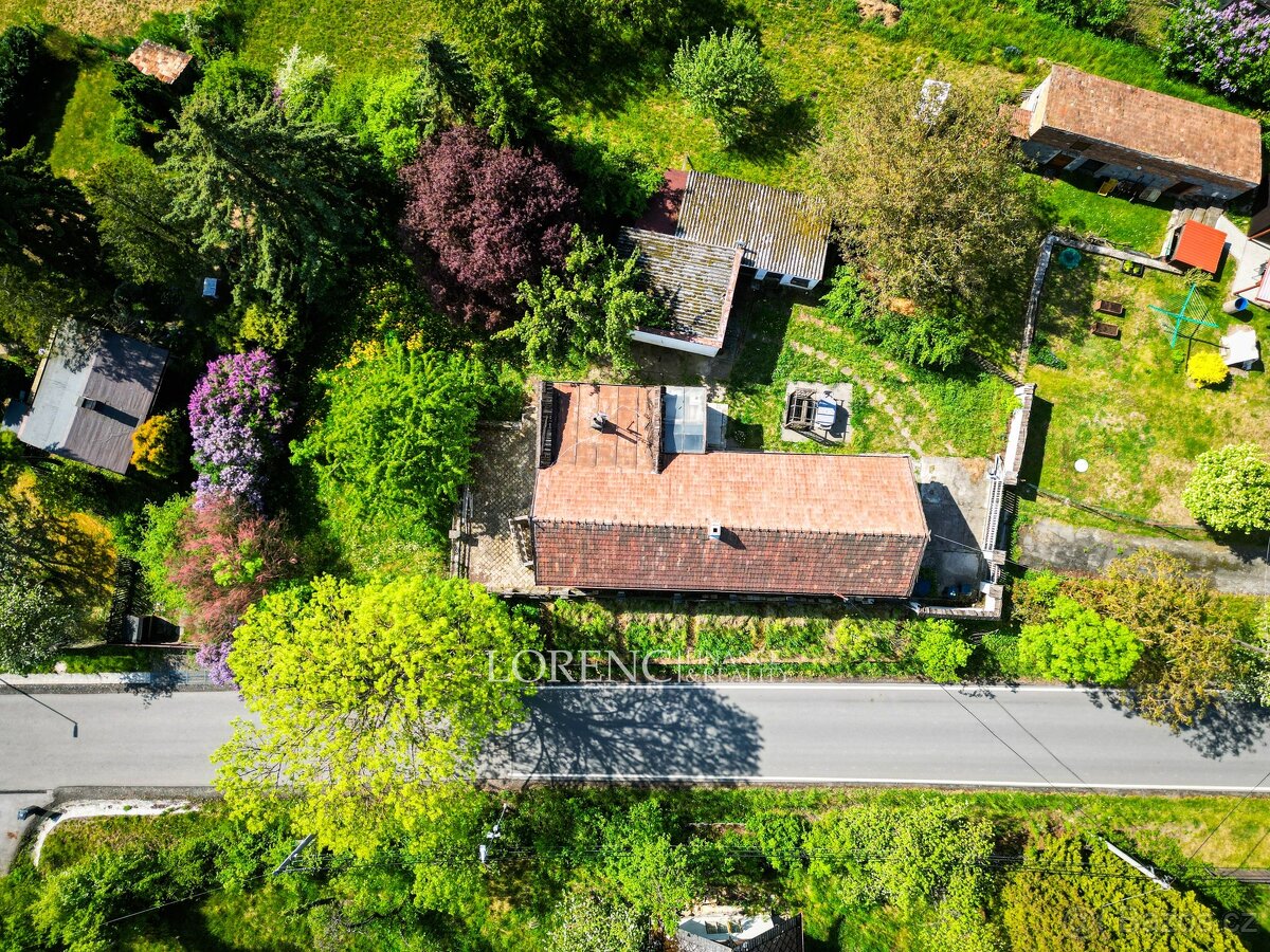 Stavební pozemek 742 m² v klidné vesnici (se stavbou k demol - View 2
