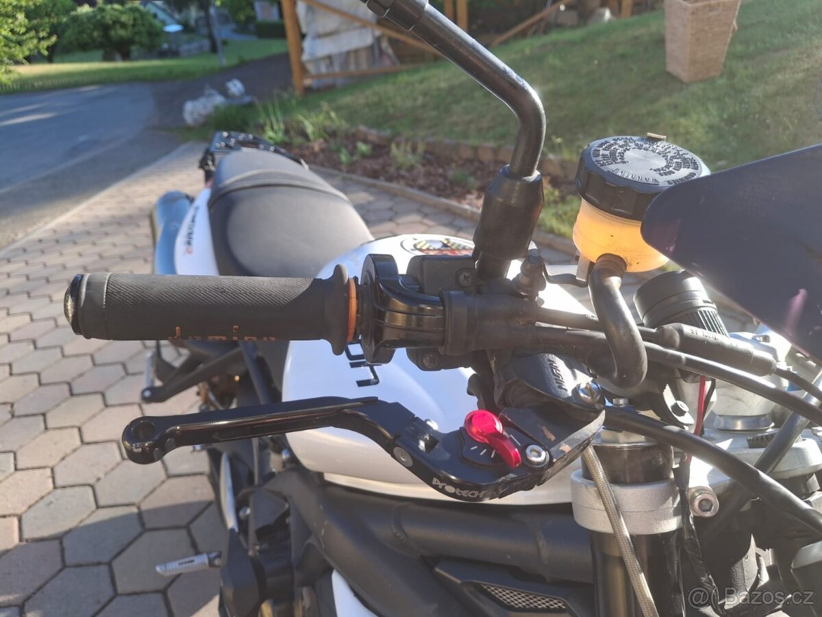 Triumph Street Triple R - 2