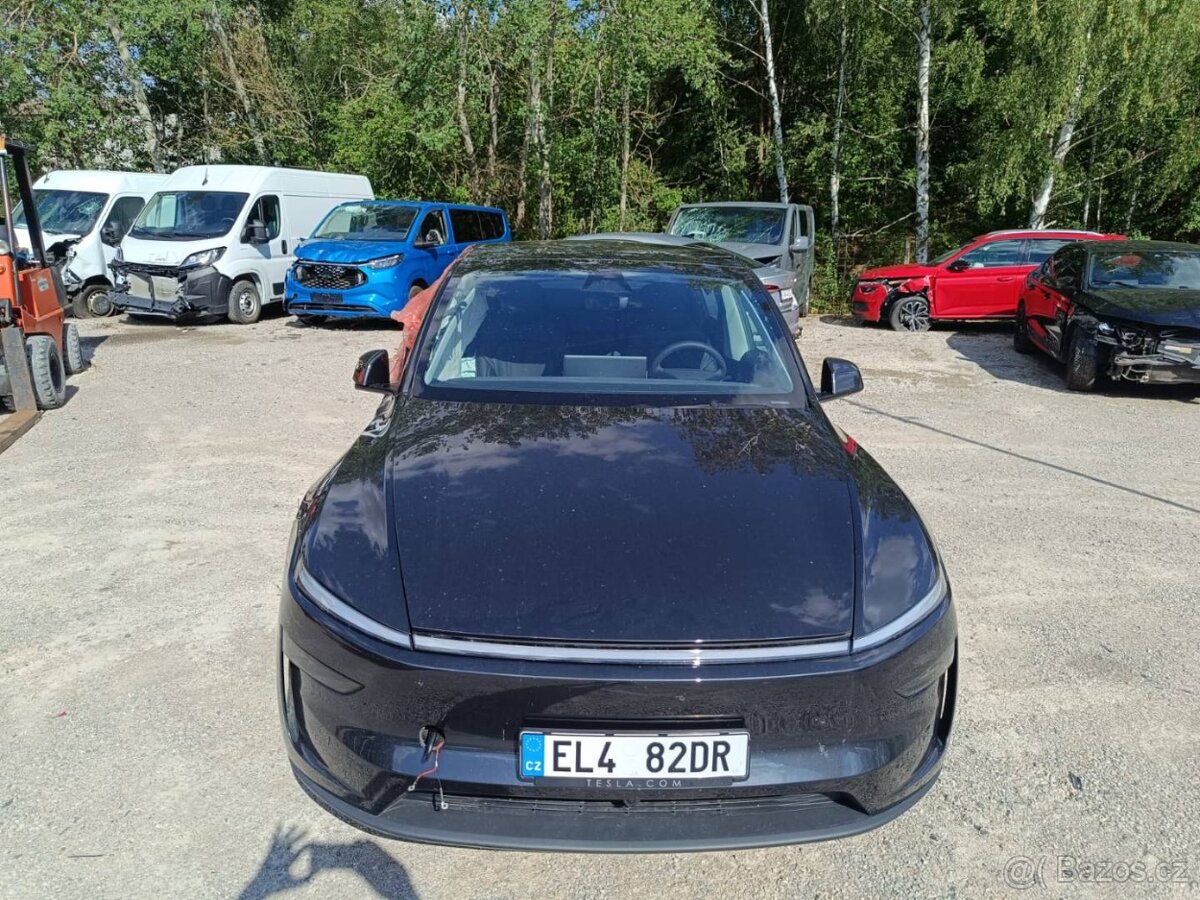 Tesla Model Y Long Range Dual AWD - 2