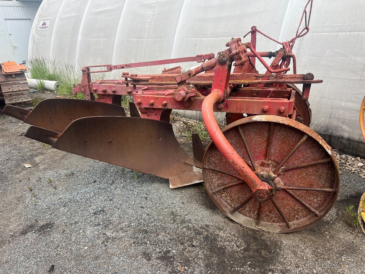 Dvouradličný pluh za traktor - 2