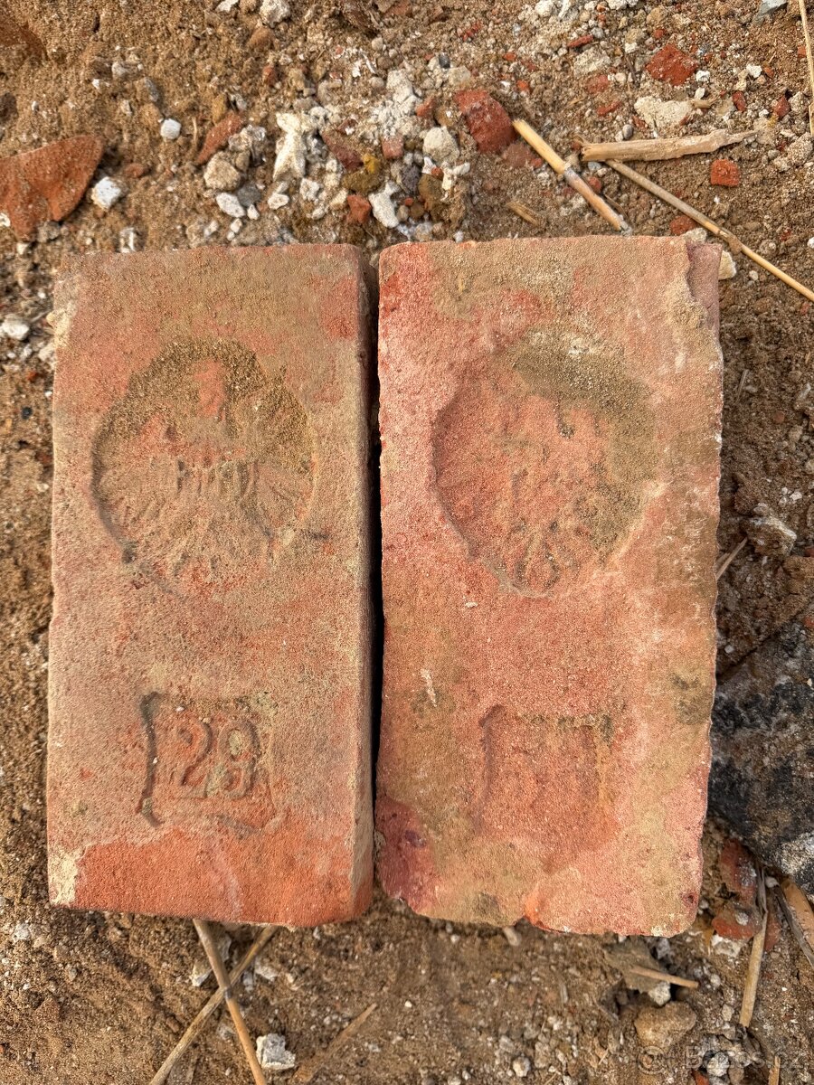 Cihly, schody, zábradlí - 2