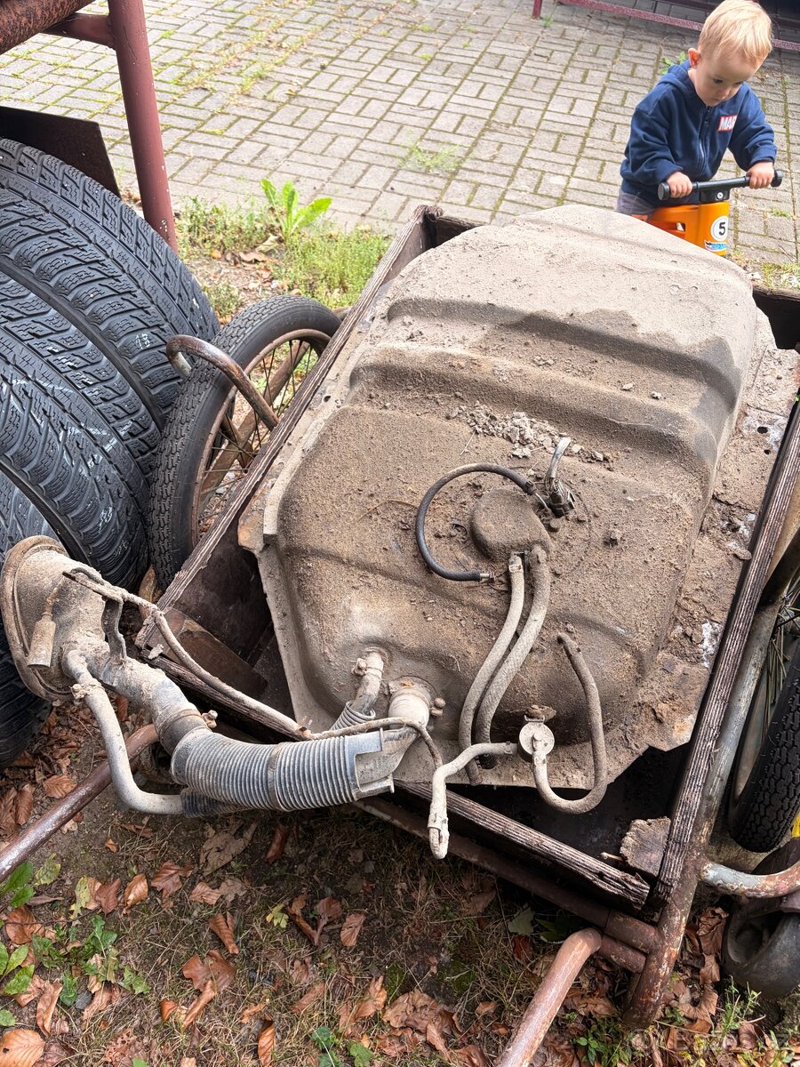 Nádrž Nissan Patrol y61 - 2