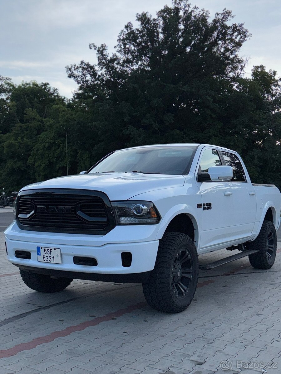 Dodge Ram 1500 Laramie Crew Cab