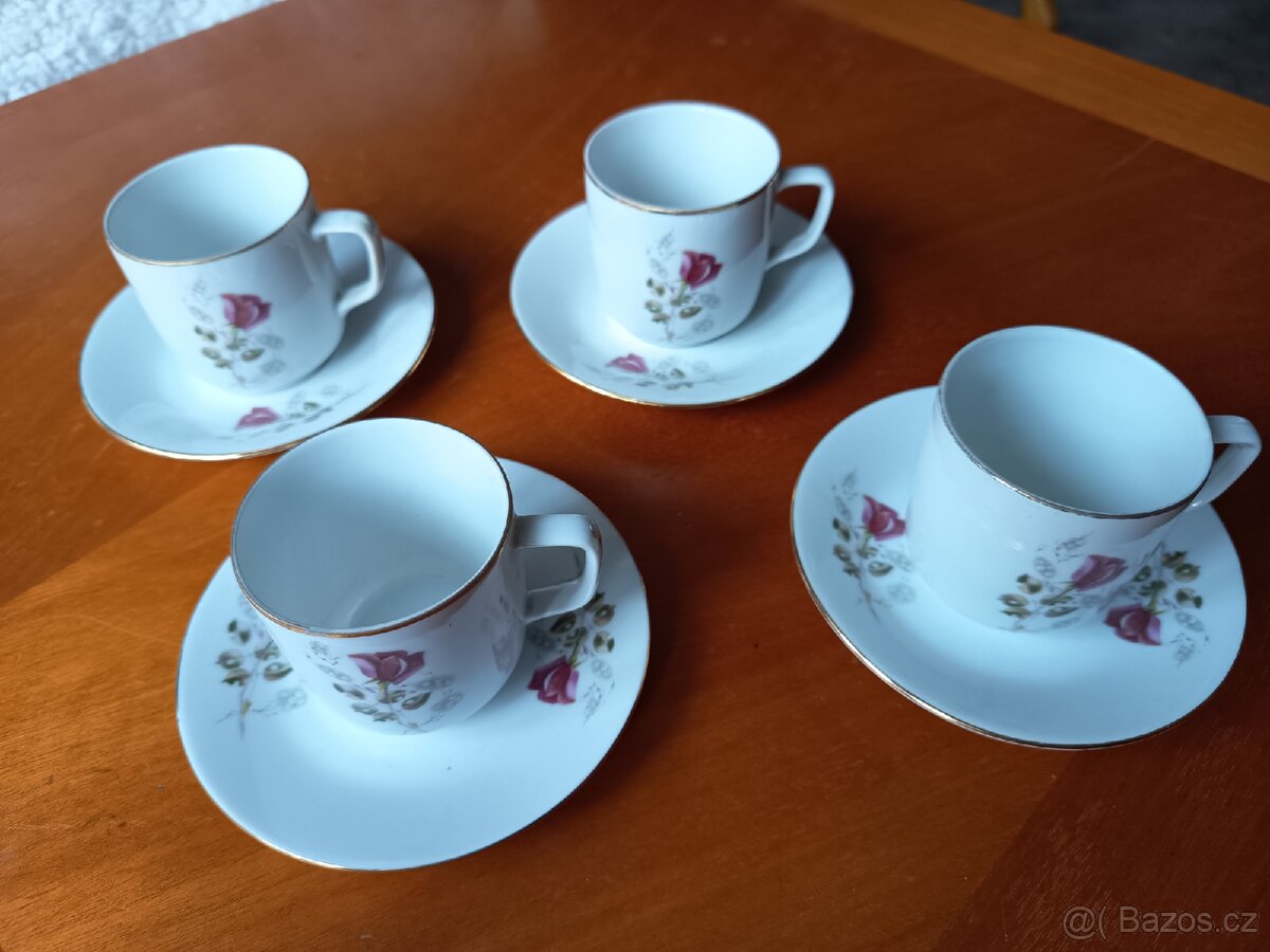 Čtyři porcelánové hrníčky s podšálky - 2