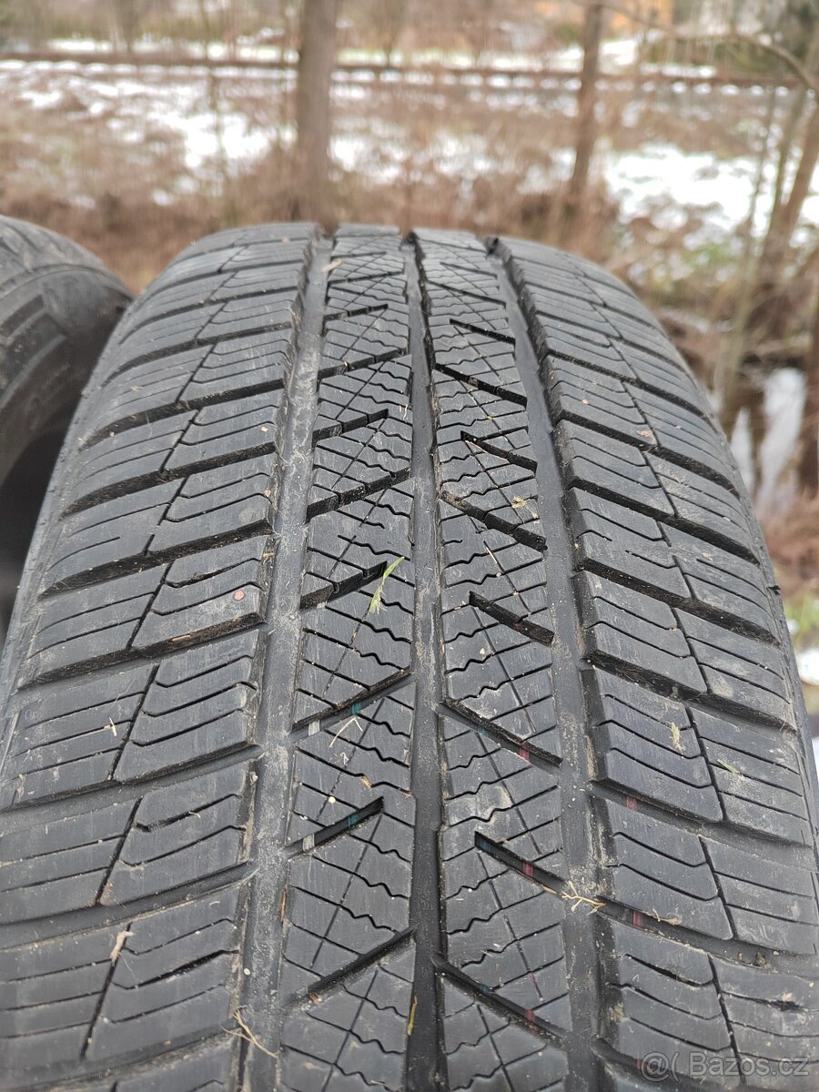 Prodán 2ks zánovních zimních pneu 205/50/17 Barum polaris 5 - 2