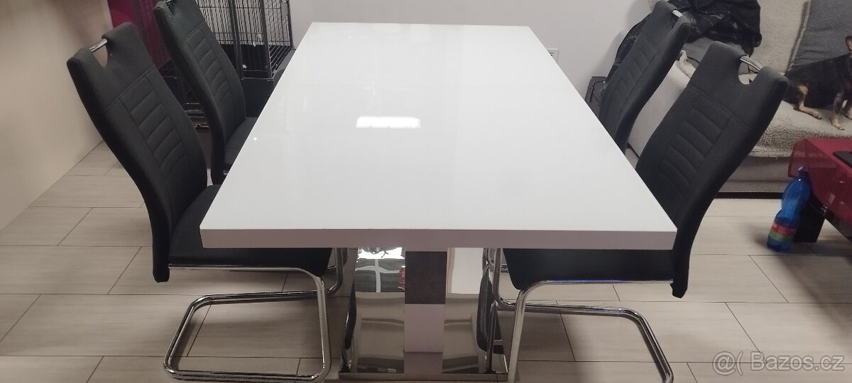 Jídelní stůl a židle - 2