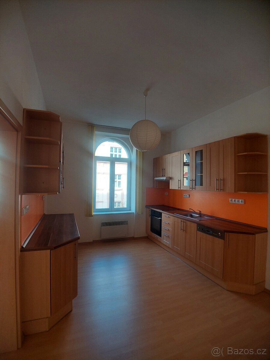 Pronájem bytu 3+1, 98 m2 v centru Tábora - 2
