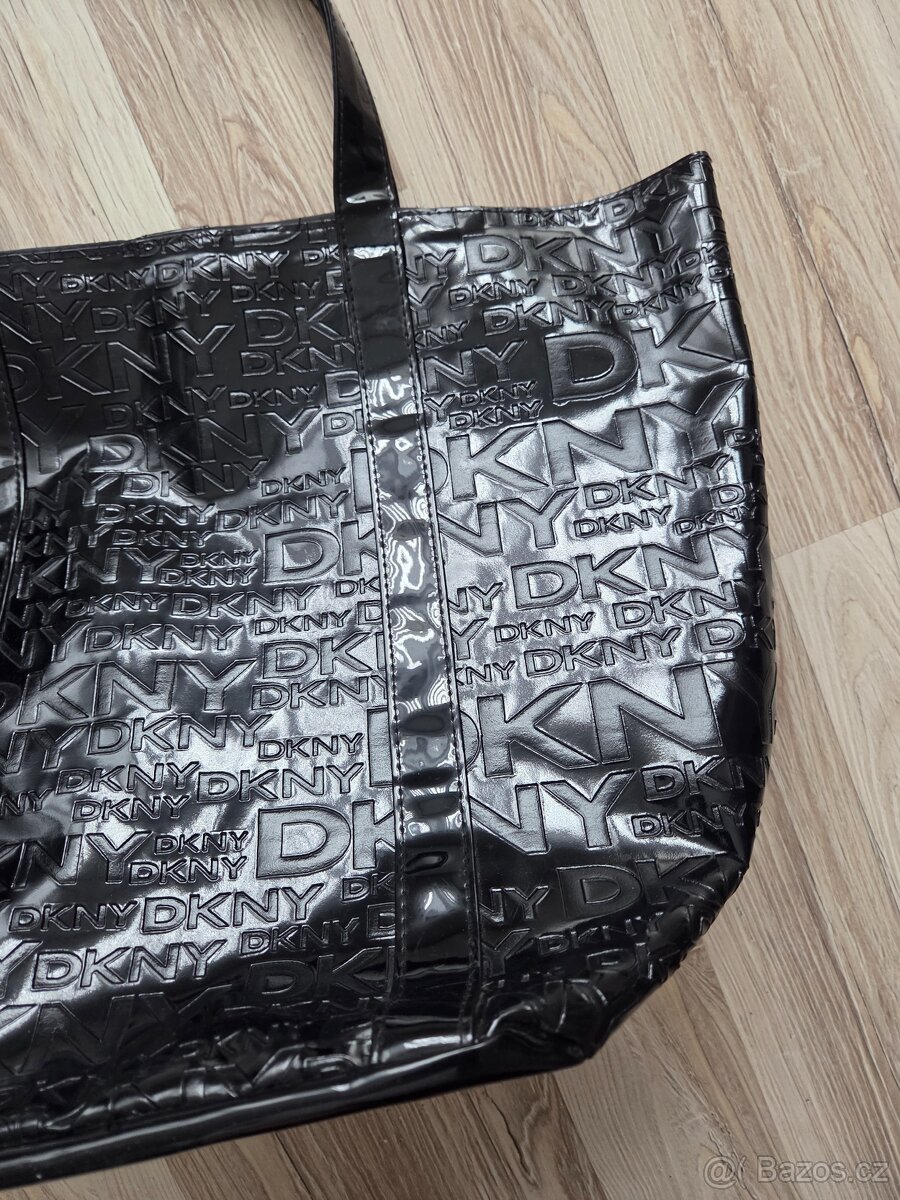 černá lesklá kabelka DKNY - 2