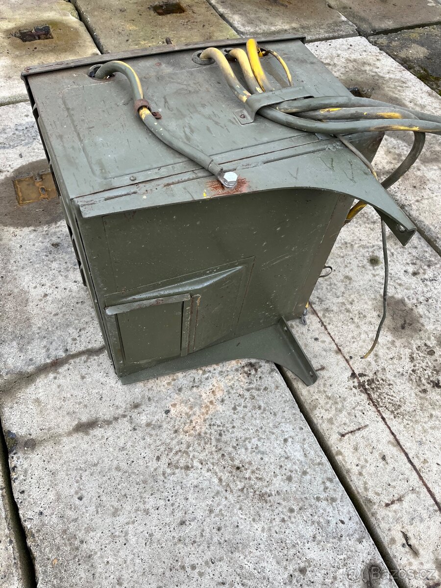 Praga V3S - bateriový kastlík - 2