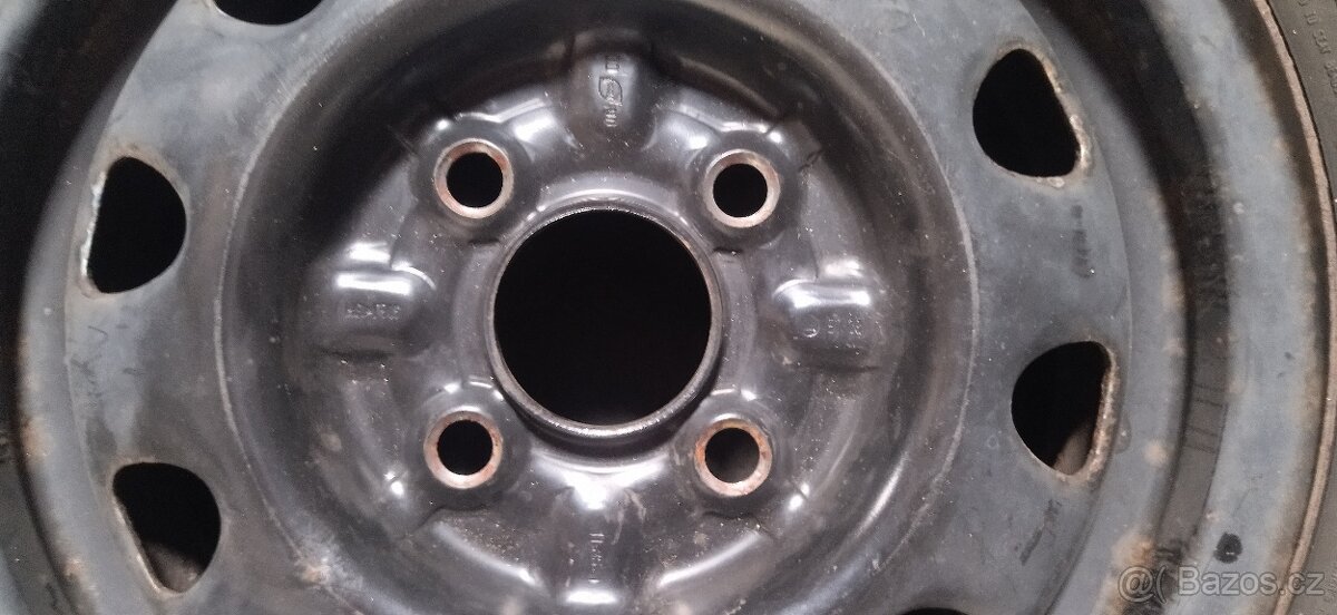 Prodám pneu a disky 13" na Felicii - 2