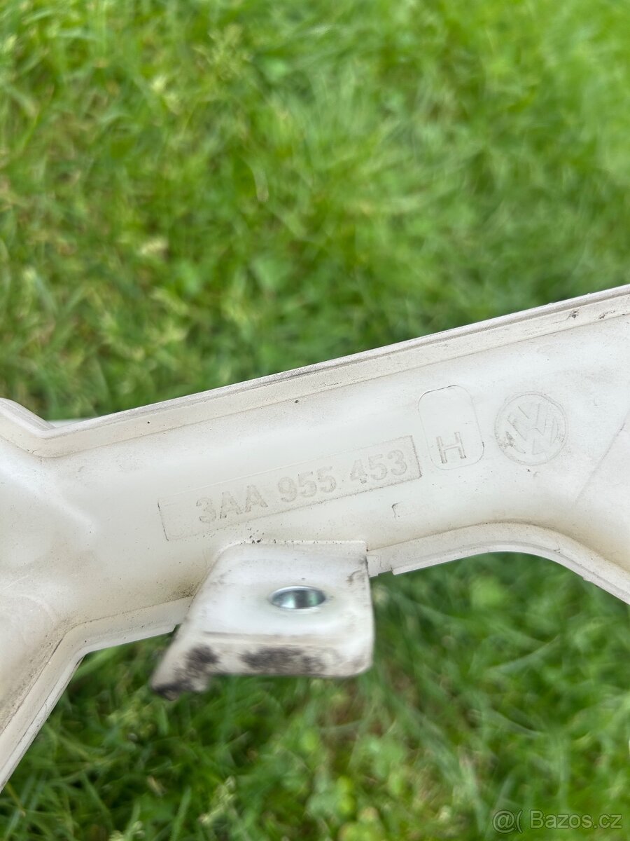 Nádobka ostřikovačů s čerpadly- Passat B7 - 2