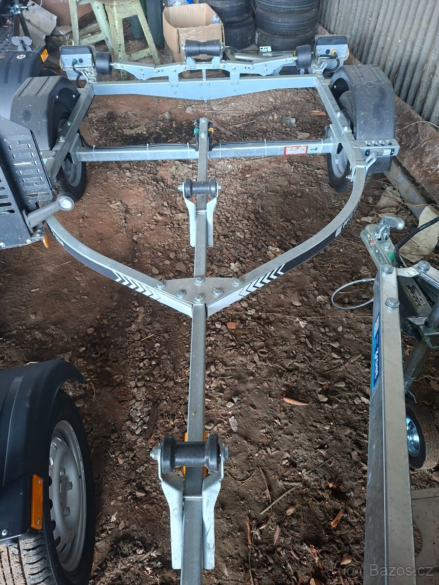 Přívěs na loď - 3,9m LORRIES - 2