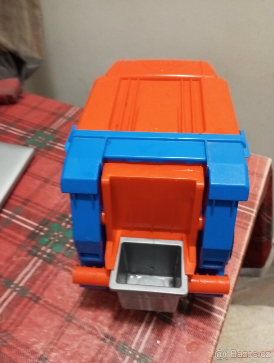 Velké popelářské auto - 2