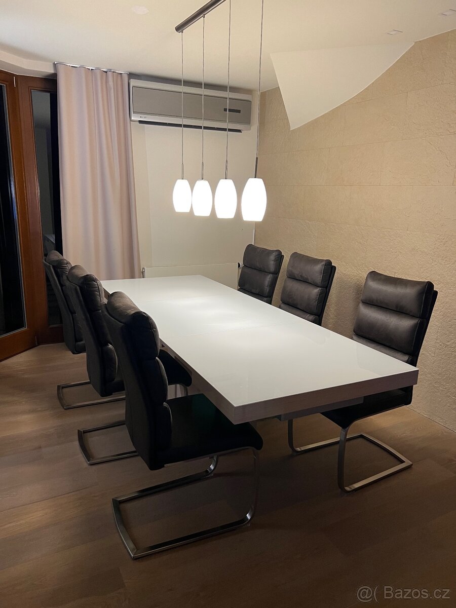 Rozkládací stůl + světla - 2