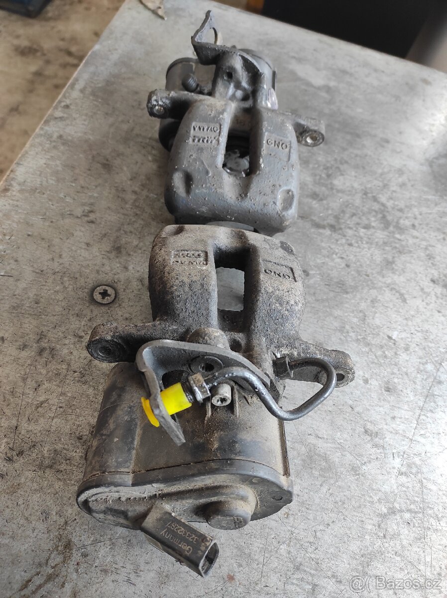 Levý zadní brzdič Passat b6 - 2