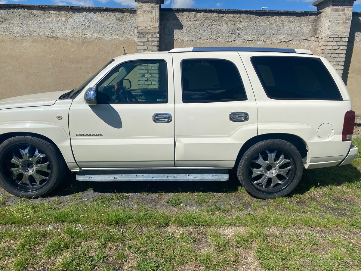 Cadillac Escalade 6.0 AWD 95.000 km - 2