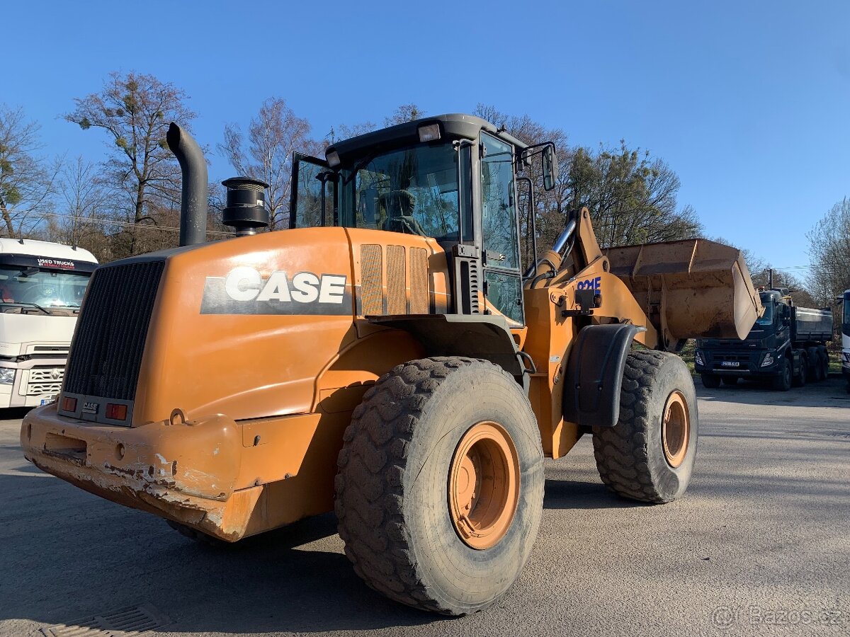 Nakladač Case 821 E - 2