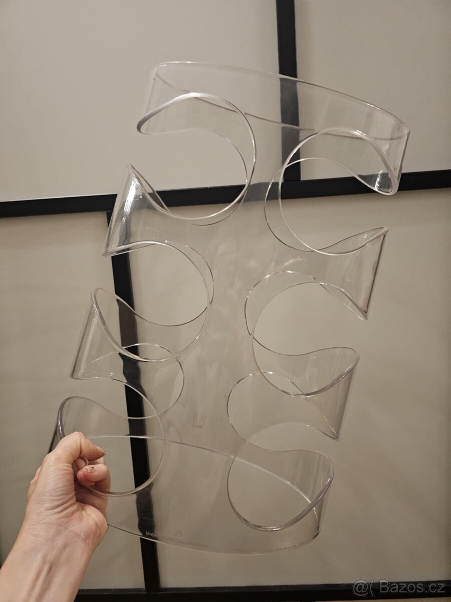 Designový stojan na víno - 2