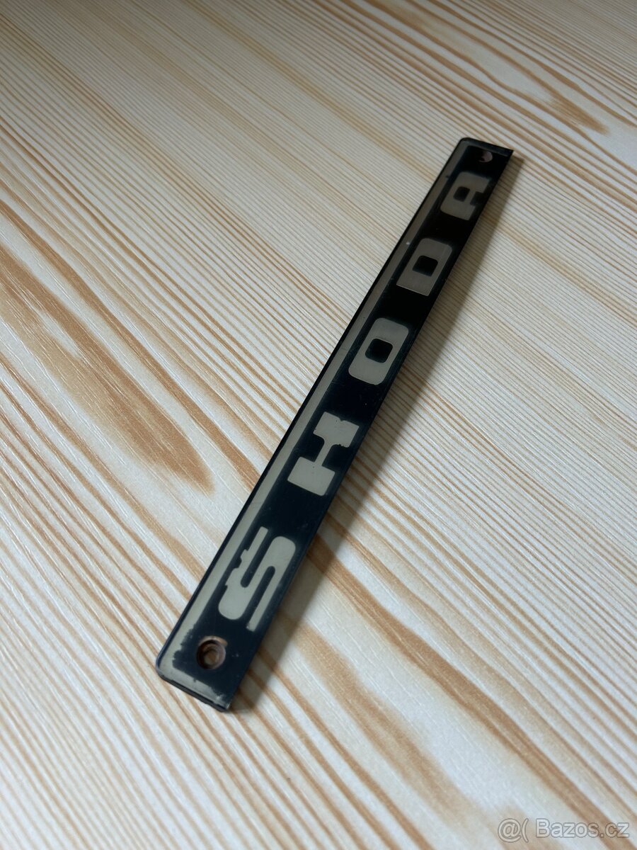 Nápis Škoda 100 - 2