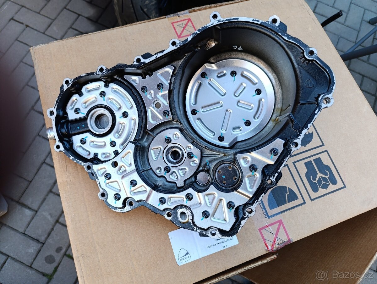 Panigale v4 kryt motoru - 2