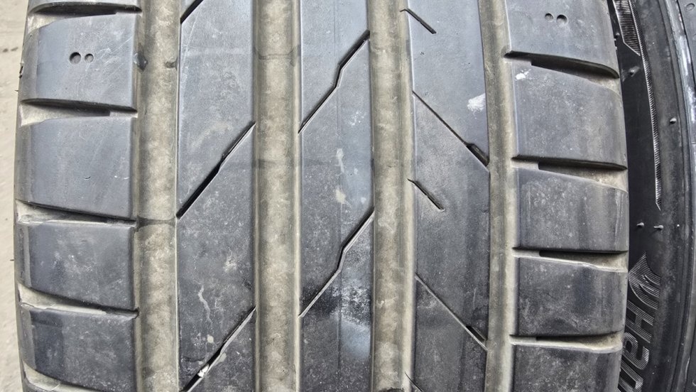 Letní pneumatiky 235/40/19 Hankook - 2