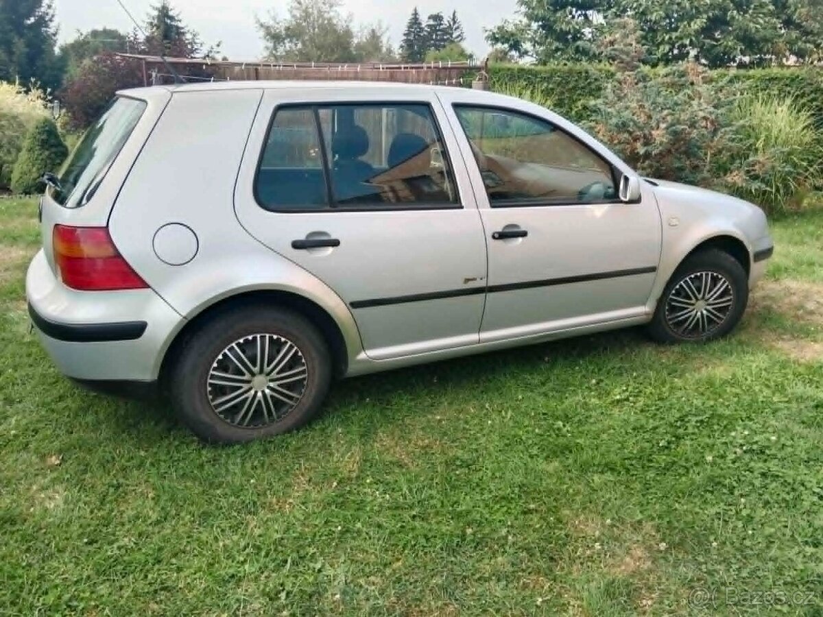 VW GOLF IV - 2