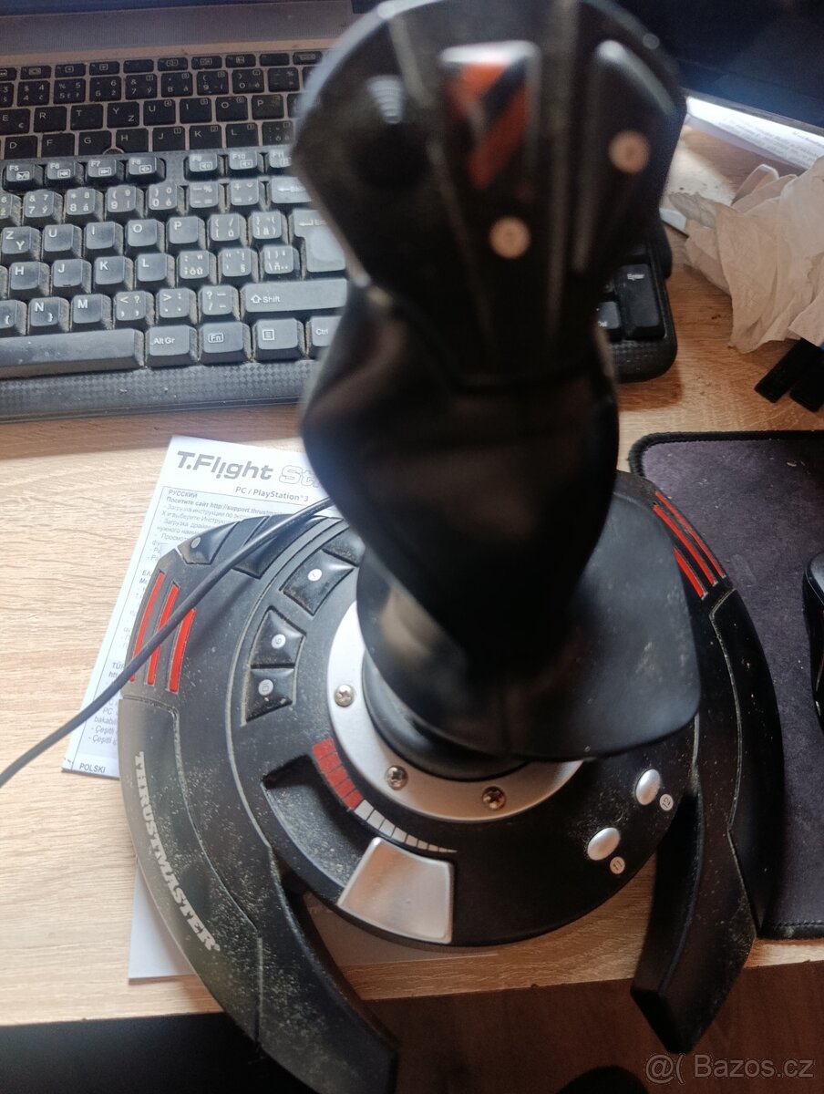 Joystick thrustmaster - 2