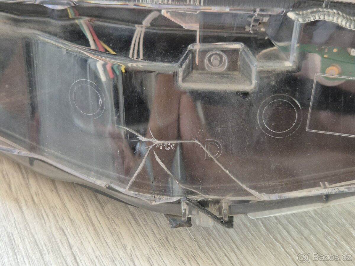 Přední světla Toyota Auris E18 - 2