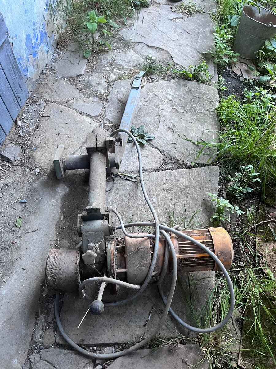 Elektromotor s převodovkou - 2