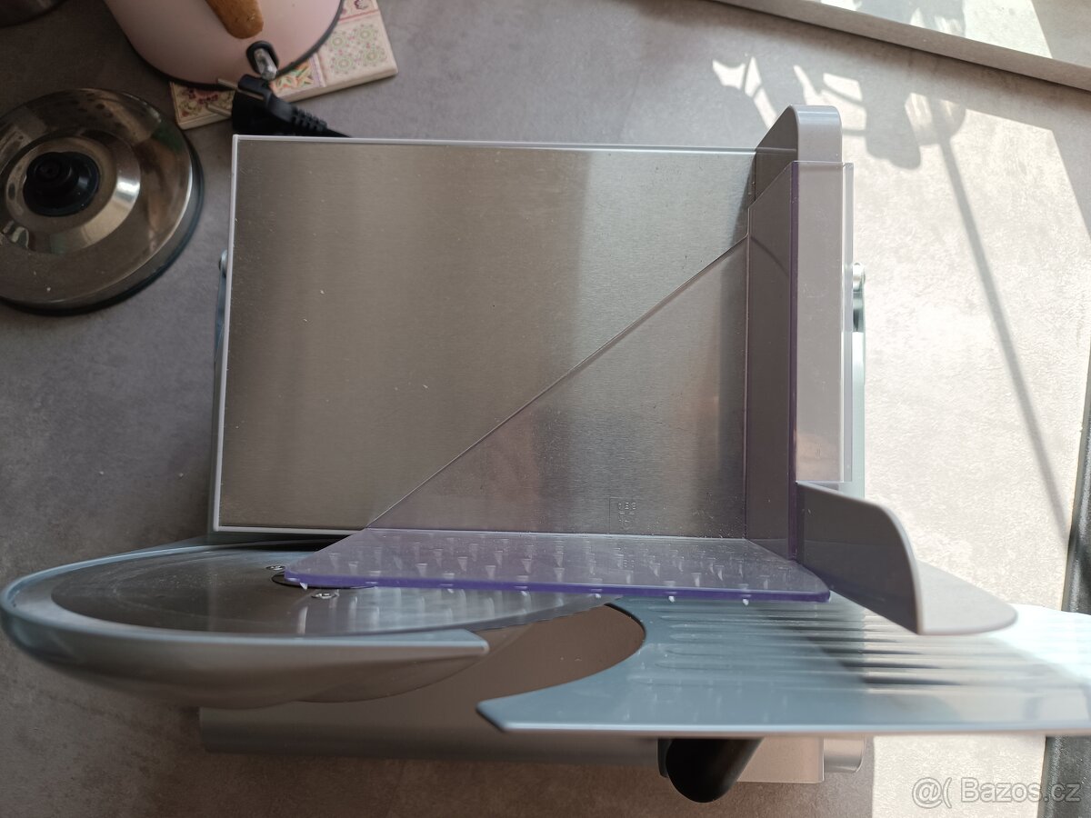 Elektrický kráječ Gorenje E506E - 2