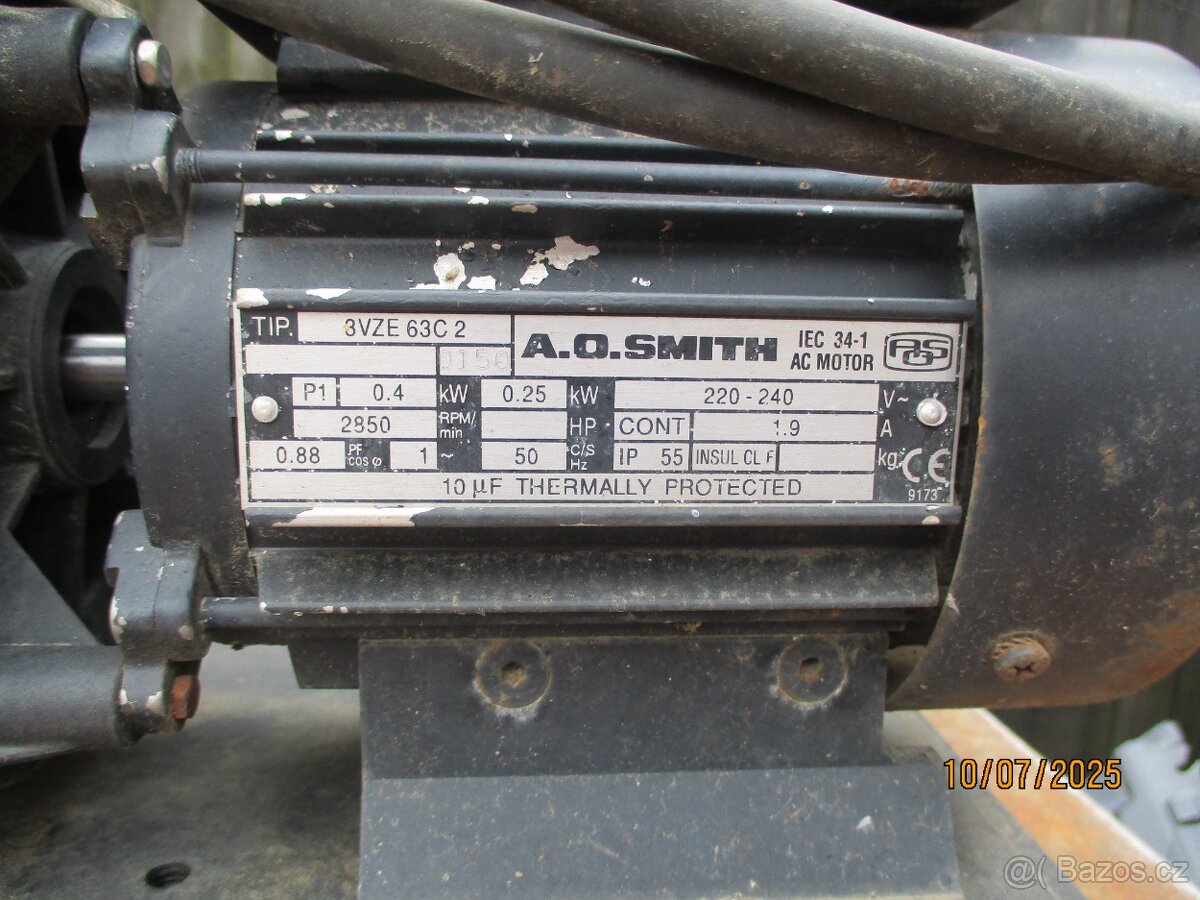 Čerpadlo na vodu do bazénu. - 2