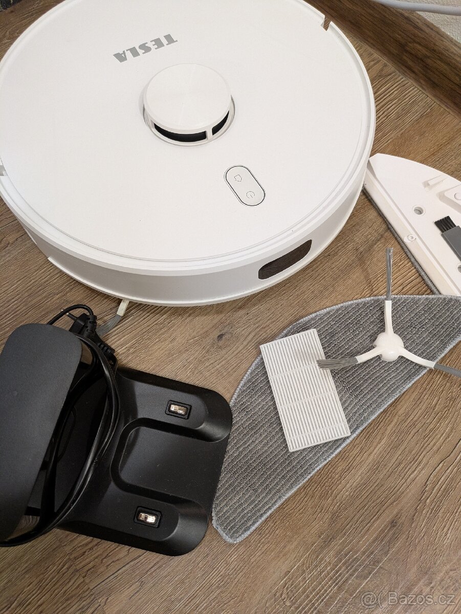 Robotický vysavač Tesla IQ700 - 2