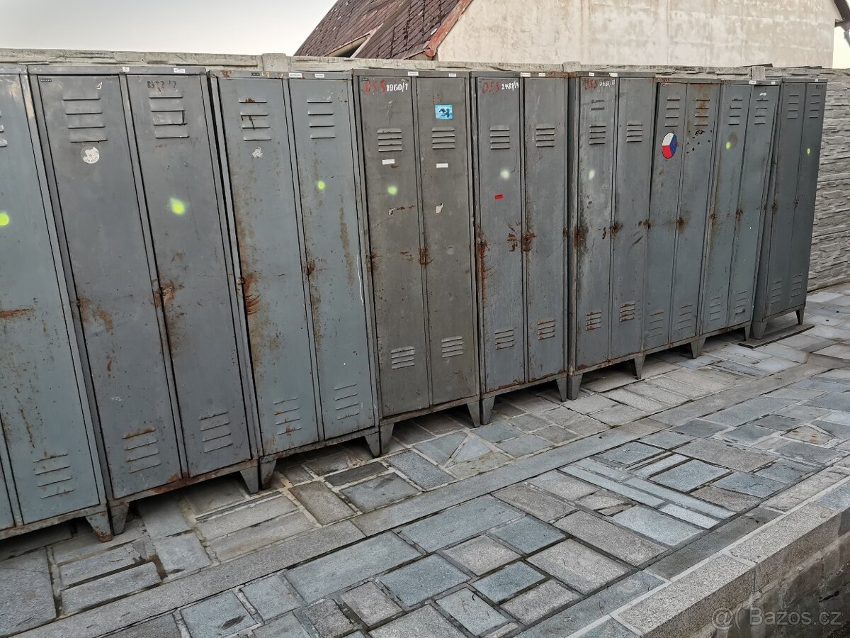 Plechové šatní skříňky - 2