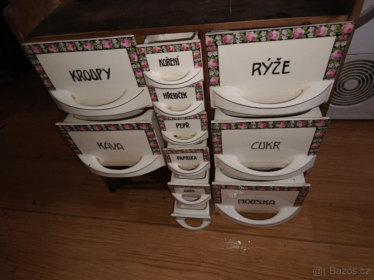 Krásné staré kořenky růžičky D. Urbach - 2