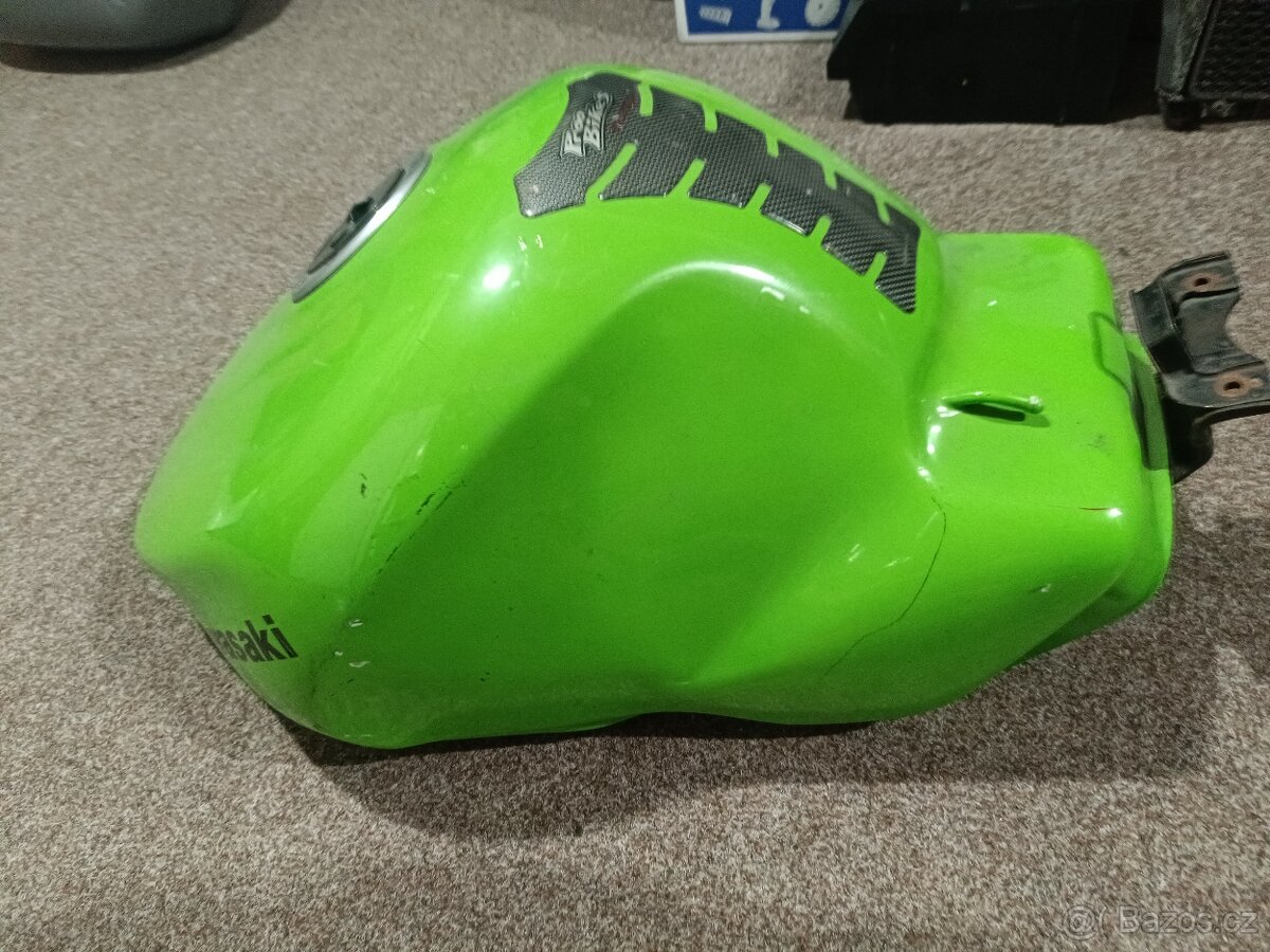 Nádrž Kawasaki ZX-9R - 2
